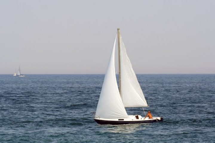 What are the Best Single-Handed Sailboats and Catamarans_Where you make