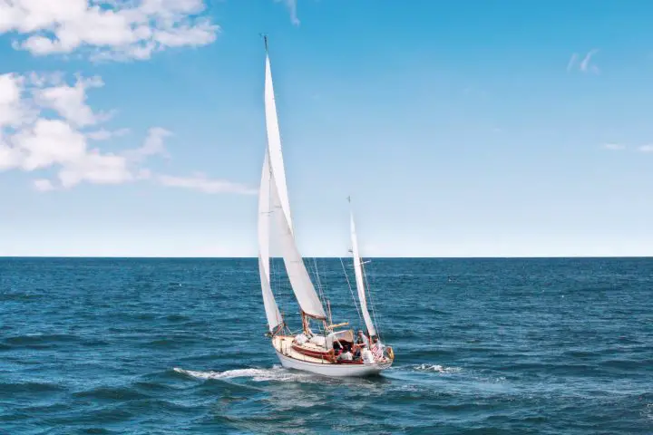 Cruising yawl with two masts