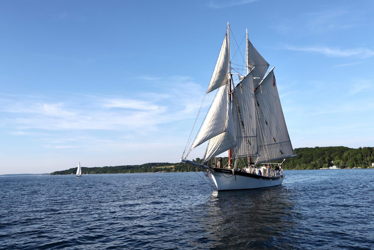 semi displacement hull sailboat