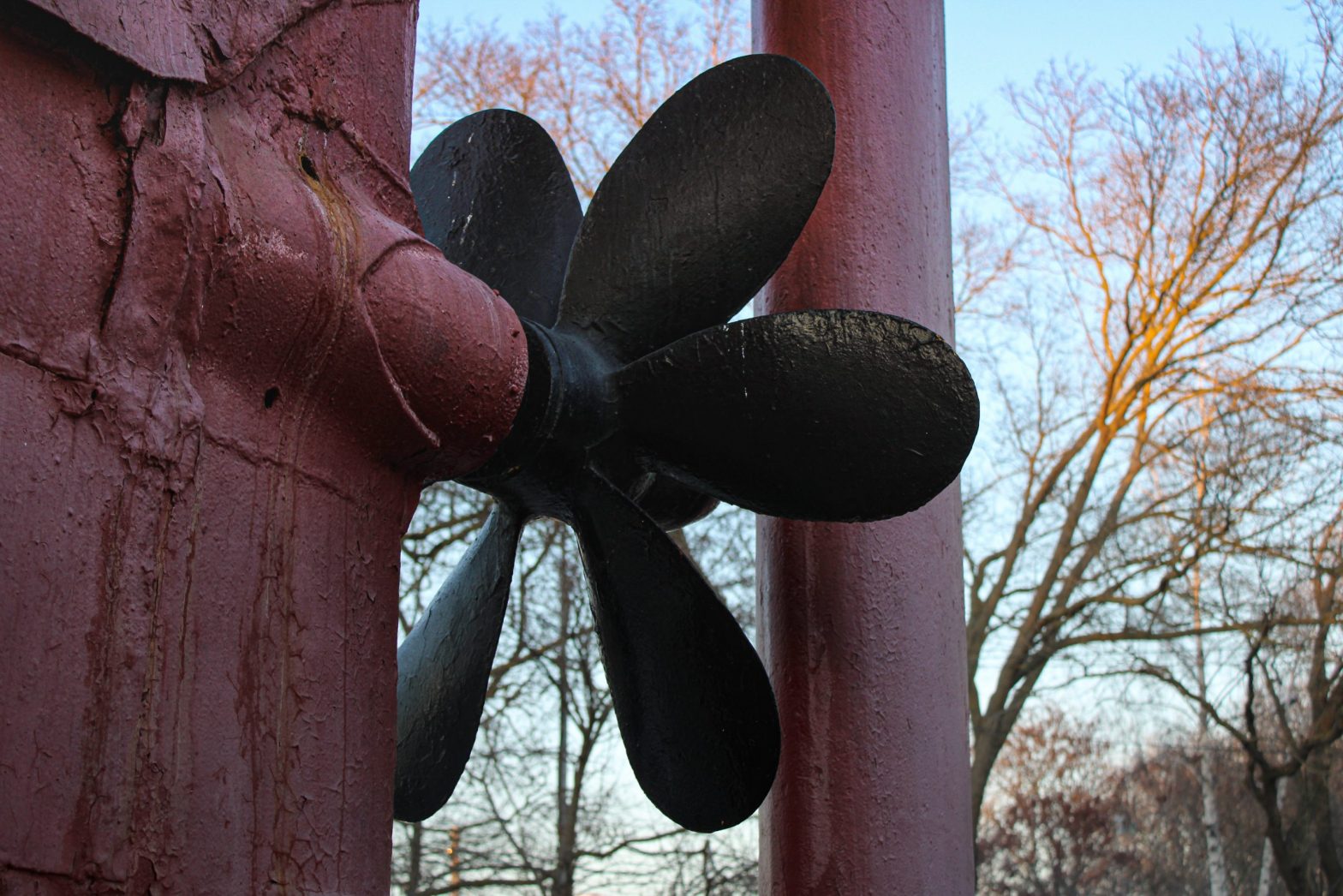 Do Boats Have Transmissions?