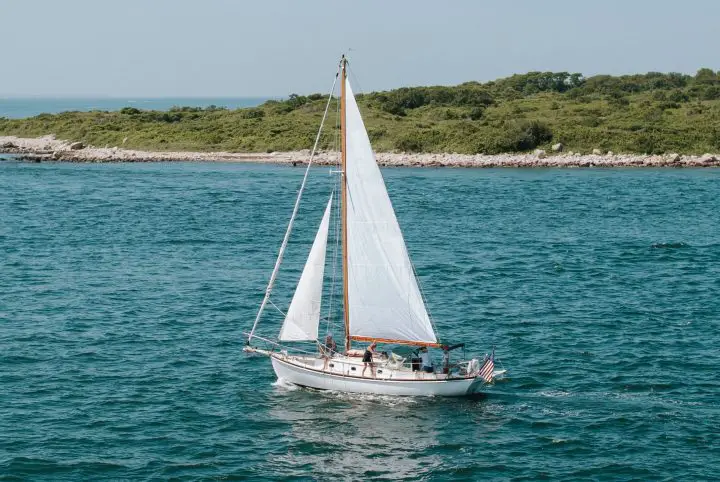 Cutter rigged sailboat