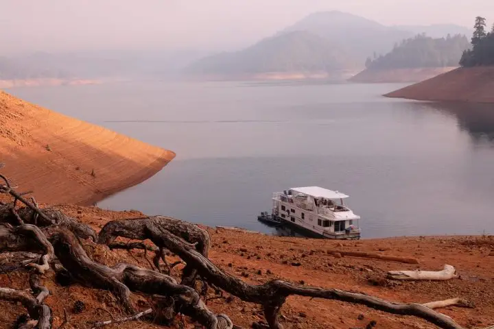 Pontoon boat with bathroom and kitchen