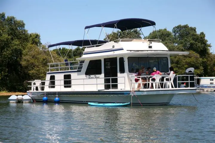 Best Houseboat Brands And Manufacturers For Every Budget