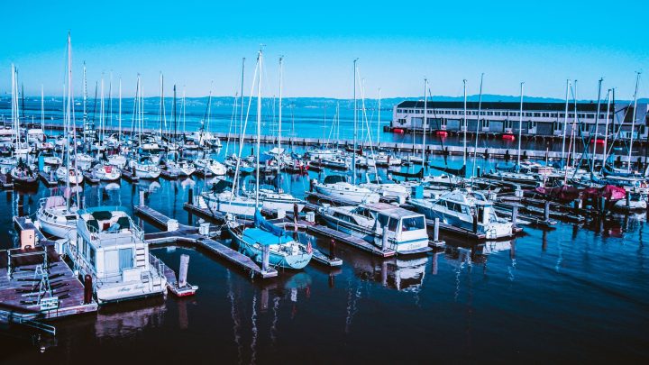 All Your Questions About Living On A Boat In A Marina Answered – What’s It Like + Tips