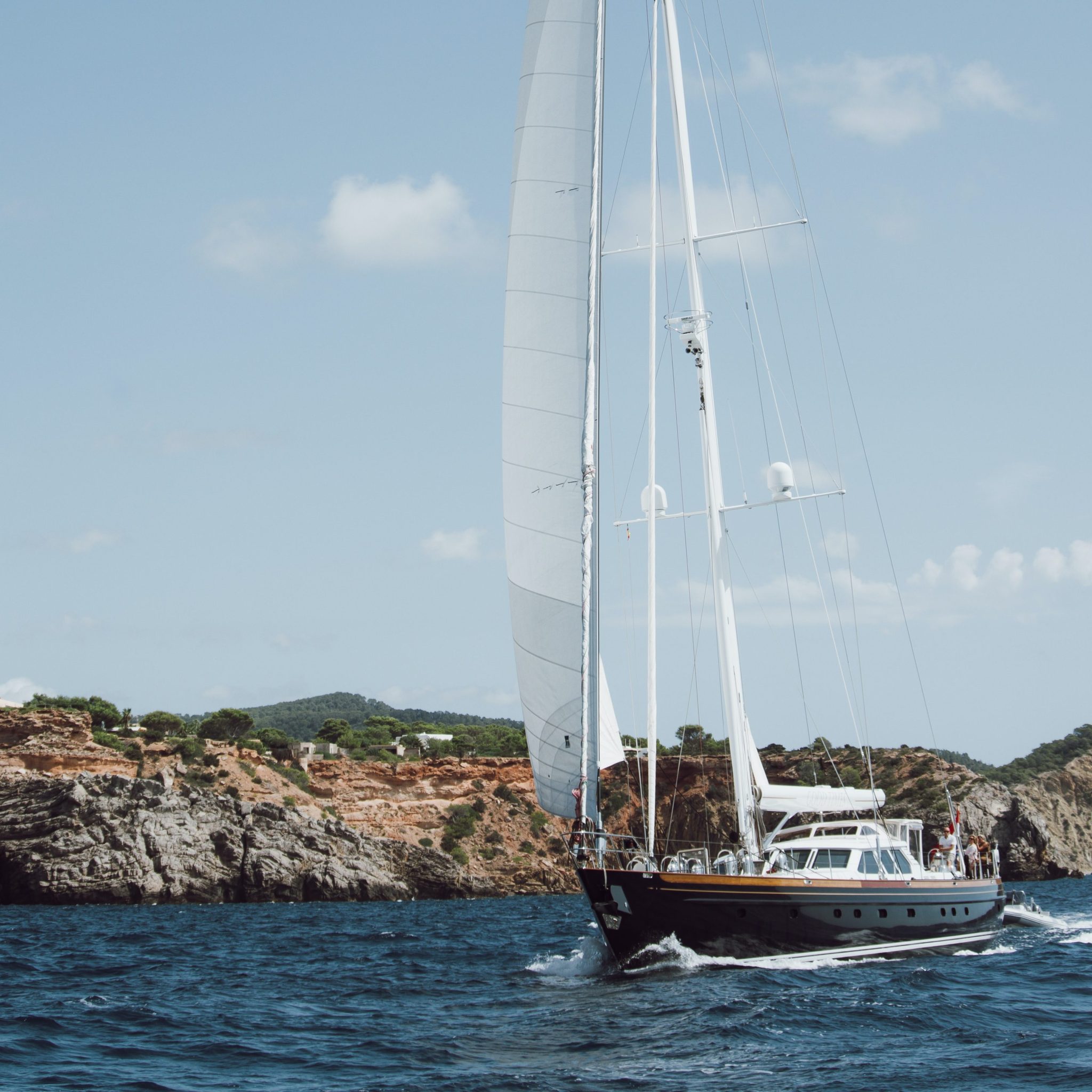 17 Best Sailboats to Live On + What You Should Know First