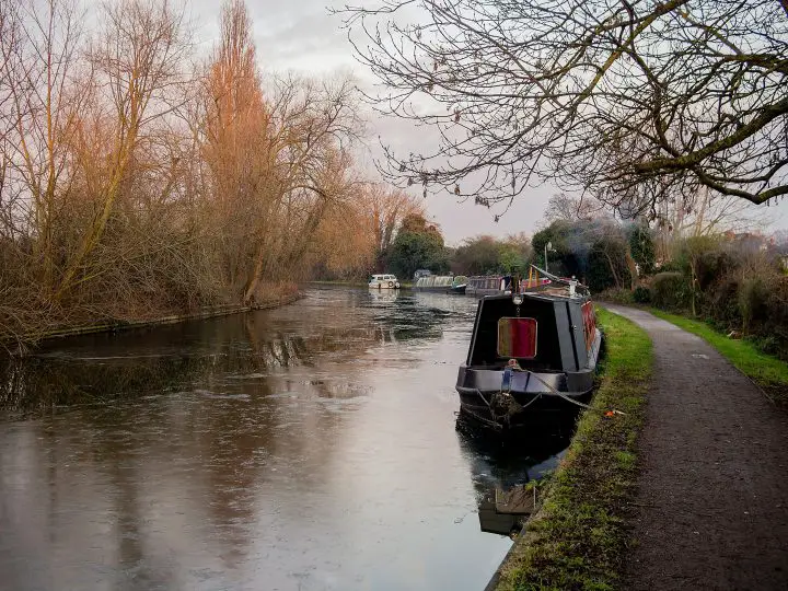 Living on a Narrowboat Pros and Cons