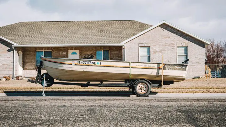 what equipment is required to be on a boat trailer