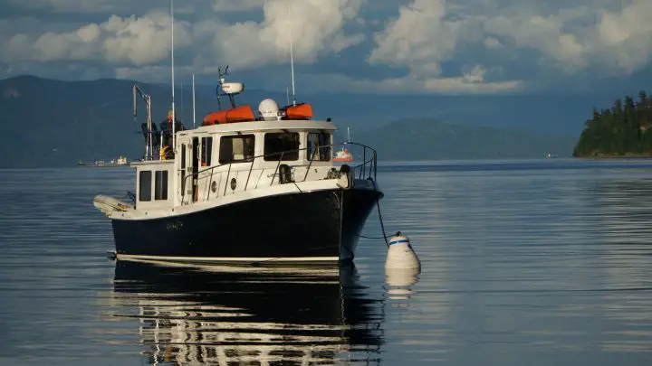 can you live on a boat