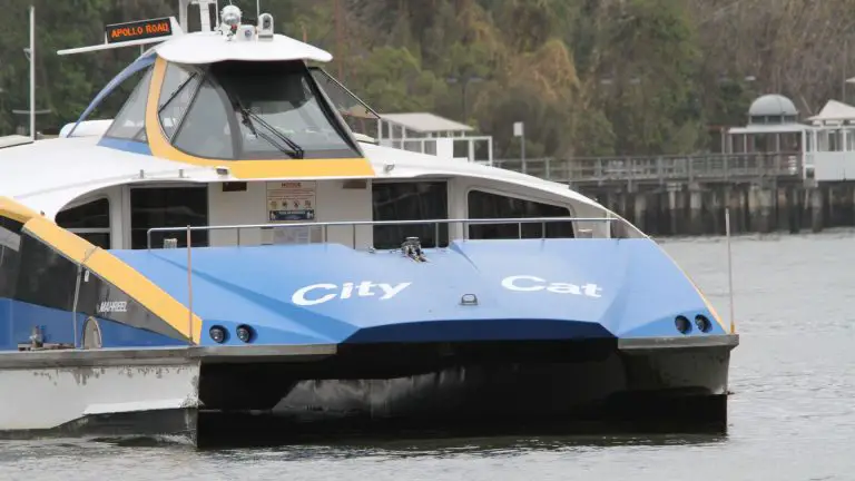 do pontoon boats have bathrooms
