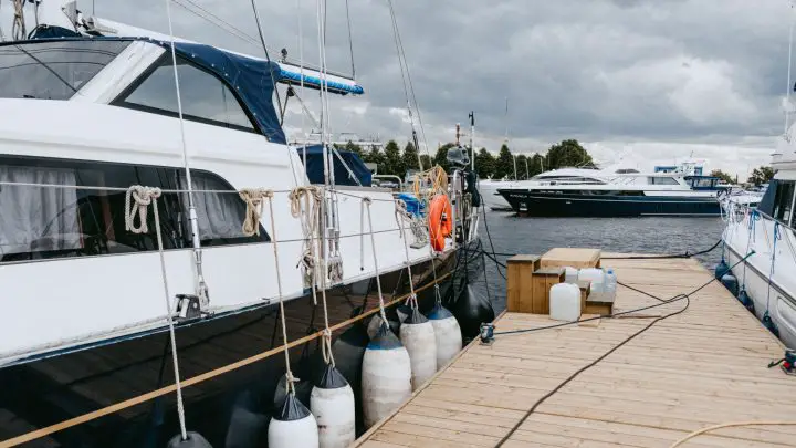 mooring vs docking
