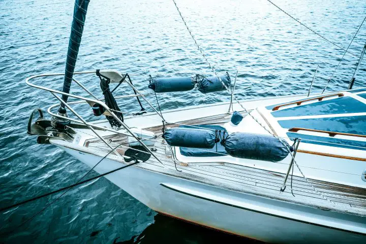 can you install solar panels on a boat