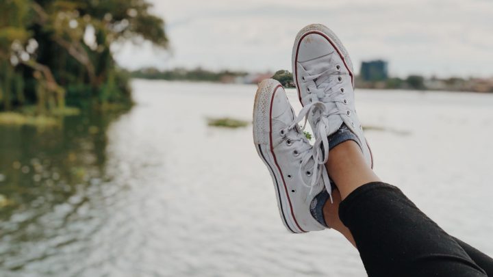 how to live on a boat for free